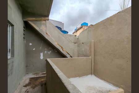 Apartamento para alugar com 35m², 1 quarto e sem vaga Apartamento para alugar com 35m², 1 quarto e sem vagaEscada