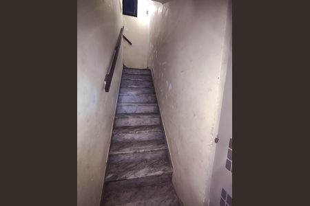 Apartamento para alugar com 35m², 1 quarto e sem vaga Apartamento para alugar com 35m², 1 quarto e sem vagaEscada