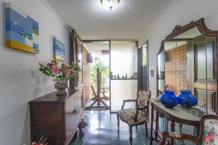 Casa à venda com 700m², 3 quartos e 12 vagasCorredor