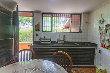 Casa à venda com 700m², 3 quartos e 12 vagasCozinha 