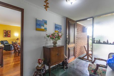 Casa à venda com 700m², 3 quartos e 12 vagasCorredor