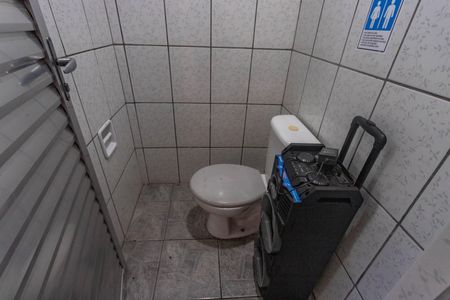 Casa à venda com 700m², 3 quartos e 12 vagasBanheiro da churrasqueira 