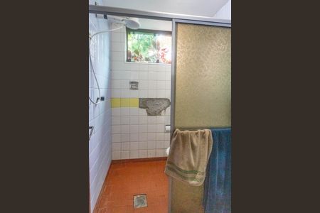 Casa à venda com 700m², 3 quartos e 12 vagasBanheiro de serviço