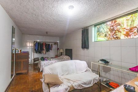 Casa à venda com 700m², 3 quartos e 12 vagasQuarto de serviço 