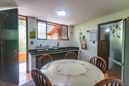 Casa à venda com 700m², 3 quartos e 12 vagasCozinha 