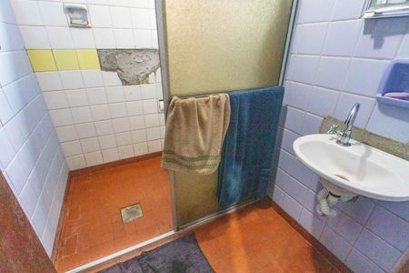 Casa à venda com 700m², 3 quartos e 12 vagasBanheiro de serviço 