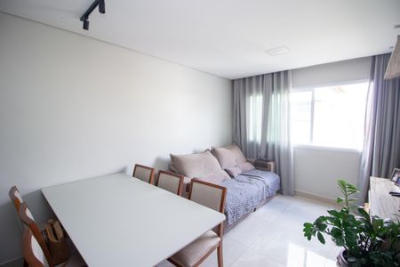 Casa à venda com 105m², 2 quartos e 2 vagasSala