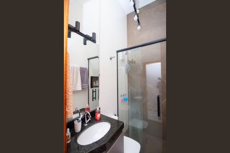 Casa à venda com 105m², 2 quartos e 2 vagas Casa à venda com 105m², 2 quartos e 2 vagasBanheiro Social