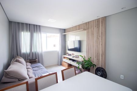 Casa à venda com 105m², 2 quartos e 2 vagasSala