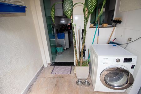 Casa à venda com 105m², 2 quartos e 2 vagasCozinha e Área de Serviço