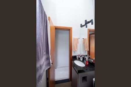 Casa à venda com 105m², 2 quartos e 2 vagasBanheiro Social