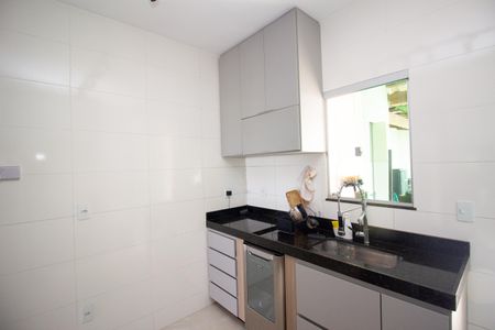 Casa à venda com 105m², 2 quartos e 2 vagas Casa à venda com 105m², 2 quartos e 2 vagasCozinha e Área de Serviço