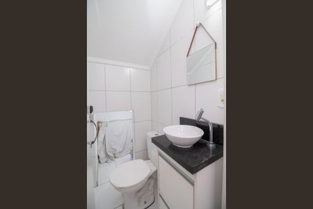 Casa de condomínio à venda com 101m², 2 quartos e 2 vagasLavabo