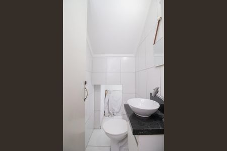 Casa de condomínio à venda com 101m², 2 quartos e 2 vagasLavabo