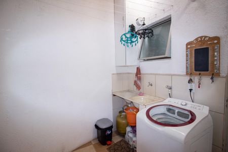 Casa de condomínio à venda com 150m², 3 quartos e 2 vagasCozinha e Área de Serviço