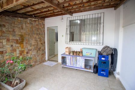 Casa de condomínio à venda com 150m², 3 quartos e 2 vagasVaranda
