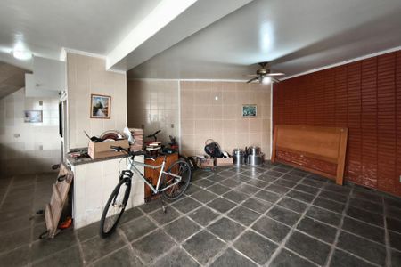 Casa à venda com 743m², 3 quartos e 6 vagas Casa à venda com 743m², 3 quartos e 6 vagasÁrea de Serviço