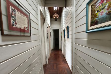 Casa à venda com 743m², 3 quartos e 6 vagasCorredor - Quartos