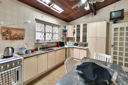 Casa à venda com 743m², 3 quartos e 6 vagas Casa à venda com 743m², 3 quartos e 6 vagasCozinha