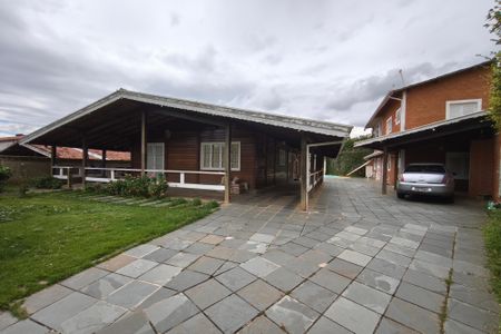 Casa à venda com 743m², 3 quartos e 6 vagas Casa à venda com 743m², 3 quartos e 6 vagasQuintal - Garagem