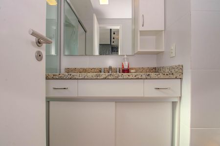 Apartamento para alugar com 67m², 2 quartos e 1 vaga Apartamento para alugar com 67m², 2 quartos e 1 vagaBanheiro da Suíte