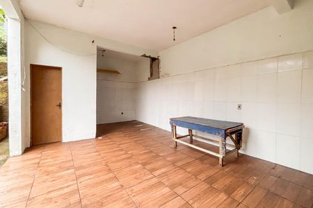 Casa para alugar com 300m², 4 quartos e 1 vagaQuintal