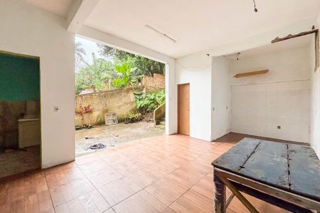 Casa para alugar com 300m², 4 quartos e 1 vagaQuintal