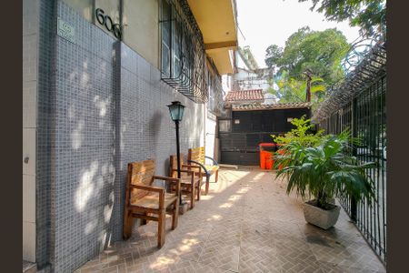 Apartamento para alugar com 100m², 3 quartos e sem vaga Apartamento para alugar com 100m², 3 quartos e sem vagaFachada e portaria