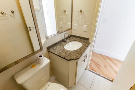 Apartamento à venda com 64m², 3 quartos e 1 vaga Apartamento à venda com 64m², 3 quartos e 1 vagaBanheiro Corredor