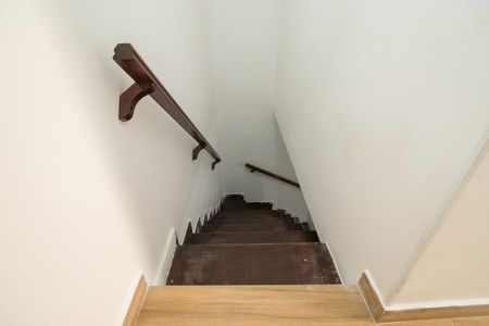 Casa à venda com 142m², 2 quartos e 3 vagasEscada dos quartos