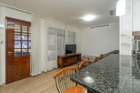 Casa à venda com 142m², 2 quartos e 3 vagasSala