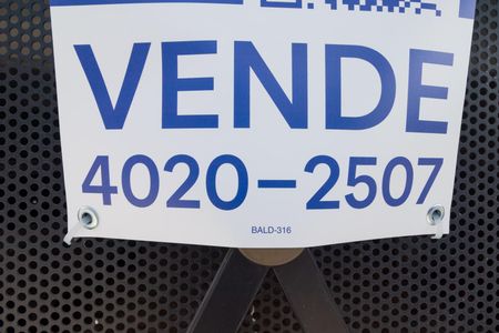 Casa à venda com 142m², 2 quartos e 3 vagasPlaca instalada