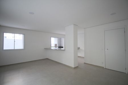 Apartamento para alugar com 39m², 2 quartos e 1 vagaÁrea comum - Salão de festas