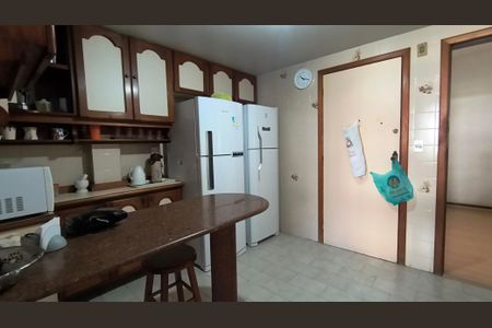 Apartamento à venda com 116m², 2 quartos e 1 vagaCozinha e Área de Serviço 