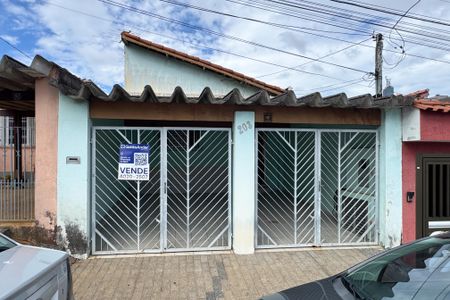 Casa à venda com 160m², 3 quartos e 2 vagasFachada