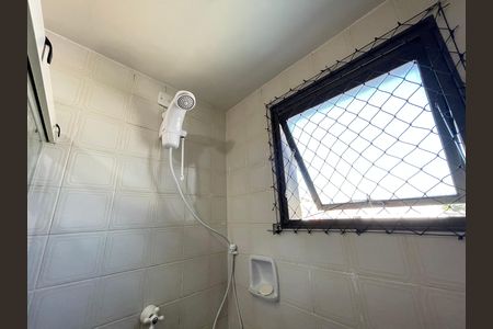 Banheiro de apartamento para alugar com 2 quartos, 56m² em Vila Nova Alba, São Paulo
