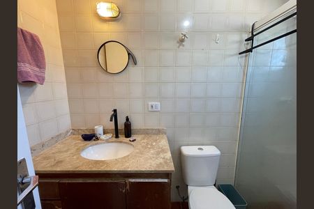 Banheiro social de apartamento para alugar com 2 quartos, 56m² em Vila Nova Alba, São Paulo
