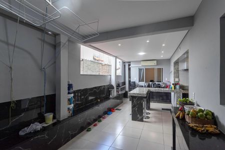 Casa à venda com 307m², 3 quartos e 4 vagasCozinha e Área de Serviço