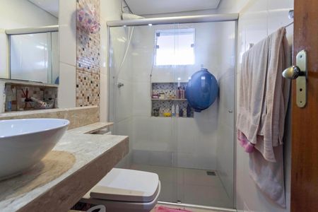 Casa à venda com 307m², 3 quartos e 4 vagasBanheiro social 