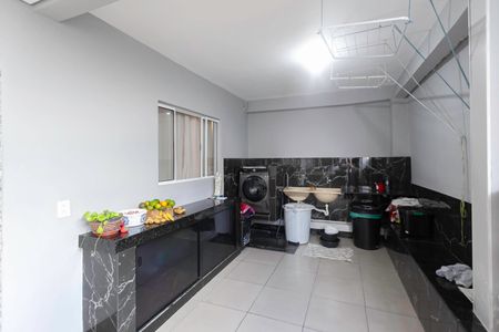 Casa à venda com 307m², 3 quartos e 4 vagasCozinha e Área de Serviço