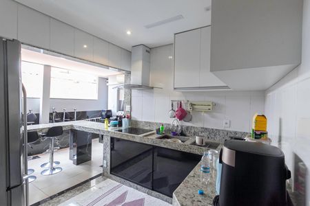 Casa à venda com 307m², 3 quartos e 4 vagasCozinha e Área de Serviço