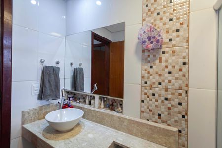 Casa à venda com 307m², 3 quartos e 4 vagasBanheiro social 