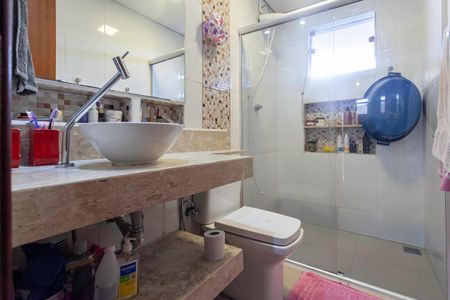Casa à venda com 307m², 3 quartos e 4 vagasBanheiro social 