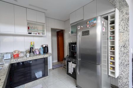 Casa à venda com 307m², 3 quartos e 4 vagasCozinha e Área de Serviço