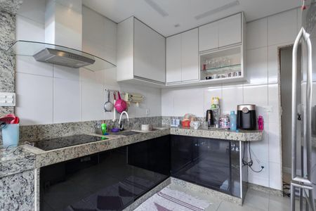 Casa à venda com 307m², 3 quartos e 4 vagasCozinha e Área de Serviço