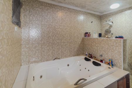 Casa à venda com 100m², 3 quartos e 2 vagas Casa à venda com 100m², 3 quartos e 2 vagasBanheiro da Suíte