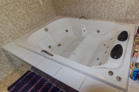 Casa à venda com 100m², 3 quartos e 2 vagas Casa à venda com 100m², 3 quartos e 2 vagasBanheiro da Suíte