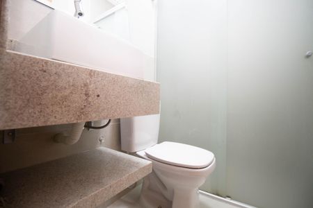 Banheiro de kitnet/studio para alugar com 0 quarto, 29m² em Shcn, Brasília