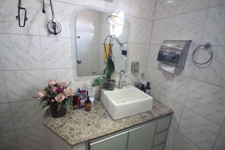 Casa para alugar com 356m², 3 quartos e 3 vagasBanheiro 2