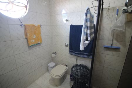 Casa à venda com 356m², 3 quartos e 3 vagasBanheiro 2